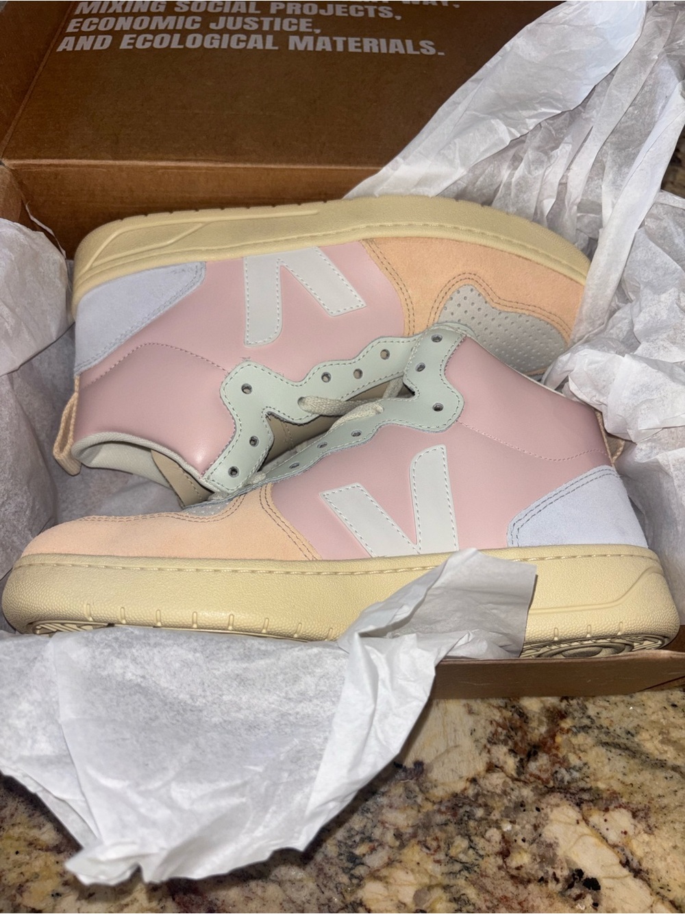 Veja V-15 Hightop Sneakers NEW IN BOX - Picture 6 of 11